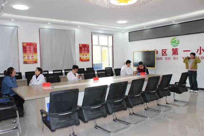 情暖教师节 健康进校园——医院专家团队走进呼中区第一小学开展